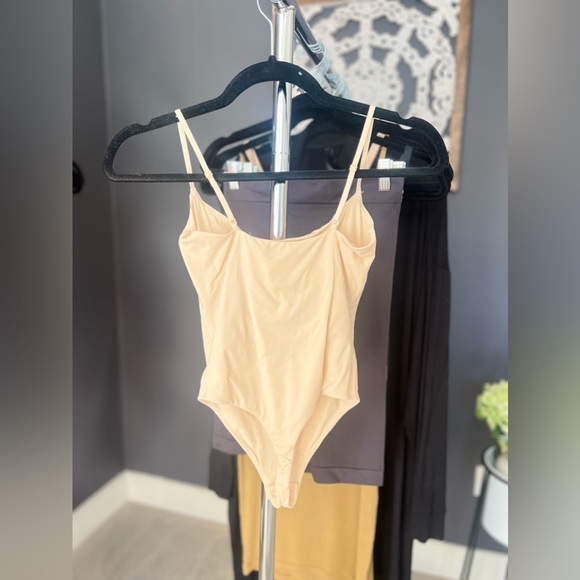 Skims - Picture 4 of 7